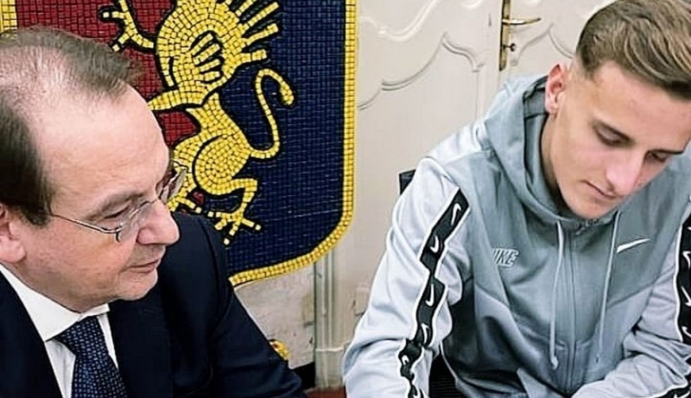 A generic square placeholder image with rounded corners in a figure.