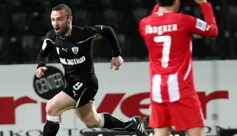 A generic square placeholder image with rounded corners in a figure.