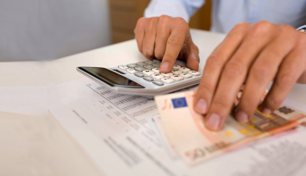 A generic square placeholder image with rounded corners in a figure.