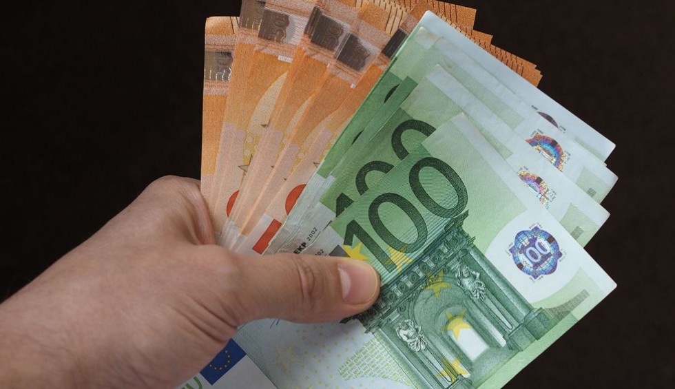 A generic square placeholder image with rounded corners in a figure.