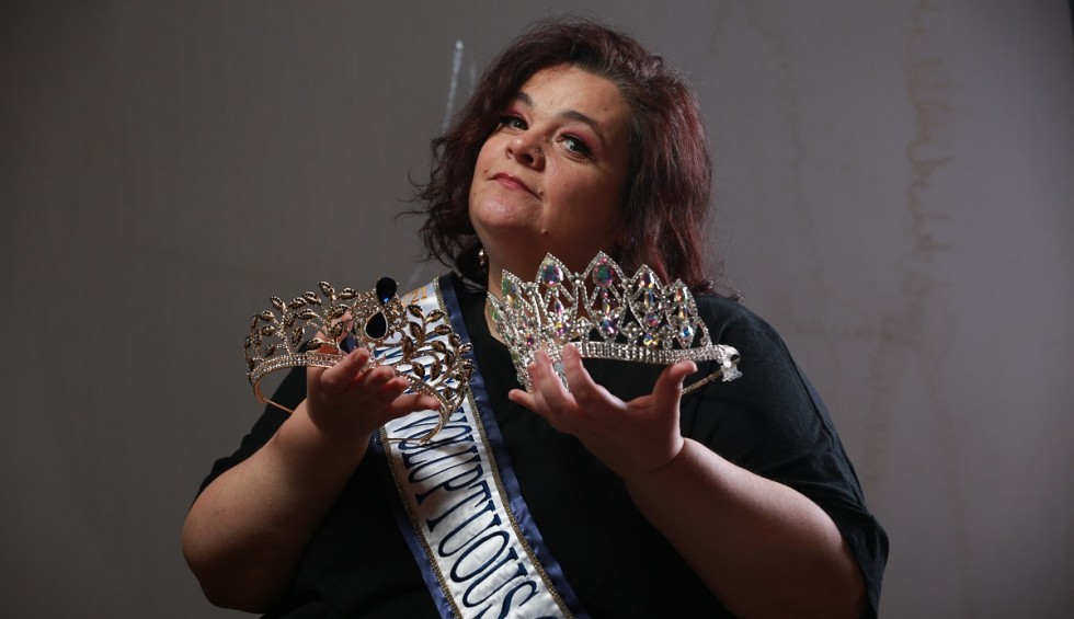 A generic square placeholder image with rounded corners in a figure.