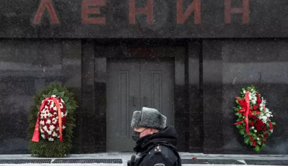 A generic square placeholder image with rounded corners in a figure.