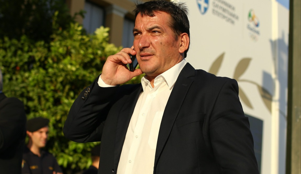 A generic square placeholder image with rounded corners in a figure.