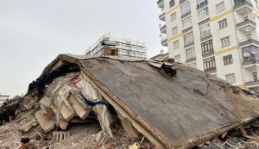 A generic square placeholder image with rounded corners in a figure.