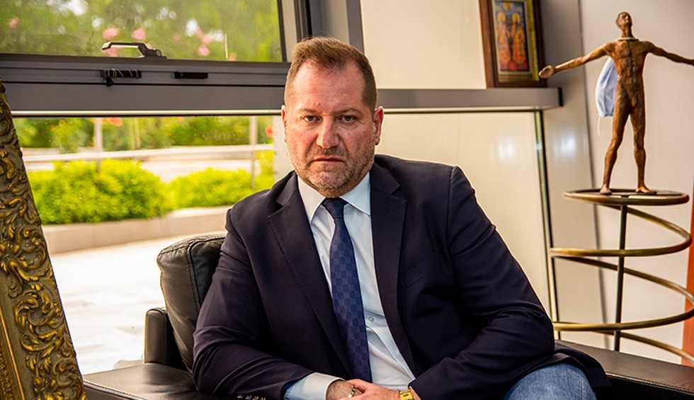 A generic square placeholder image with rounded corners in a figure.