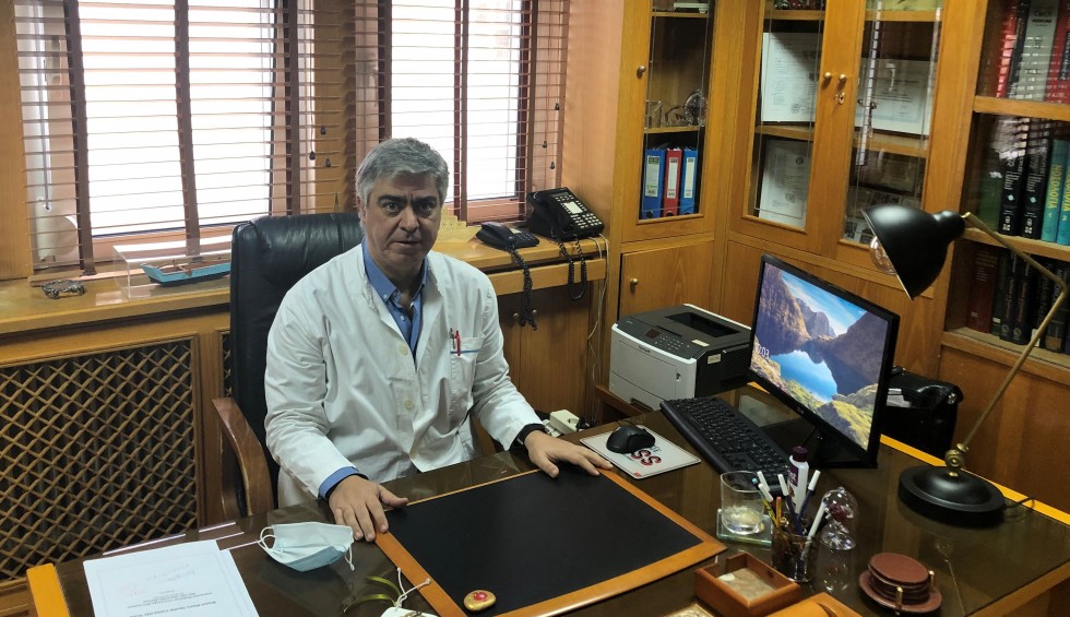 A generic square placeholder image with rounded corners in a figure.