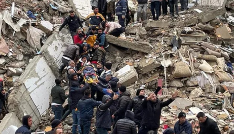 A generic square placeholder image with rounded corners in a figure.