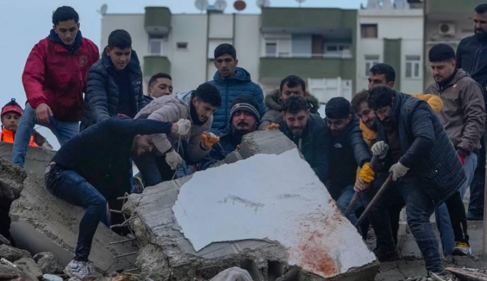 A generic square placeholder image with rounded corners in a figure.