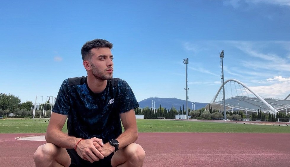 A generic square placeholder image with rounded corners in a figure.