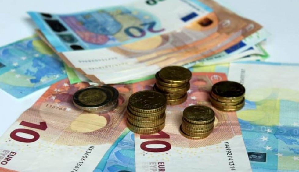 A generic square placeholder image with rounded corners in a figure.