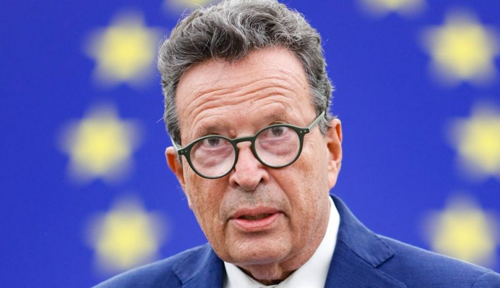 A generic square placeholder image with rounded corners in a figure.