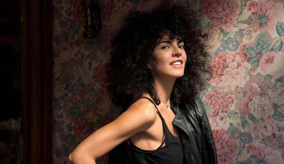 A generic square placeholder image with rounded corners in a figure.