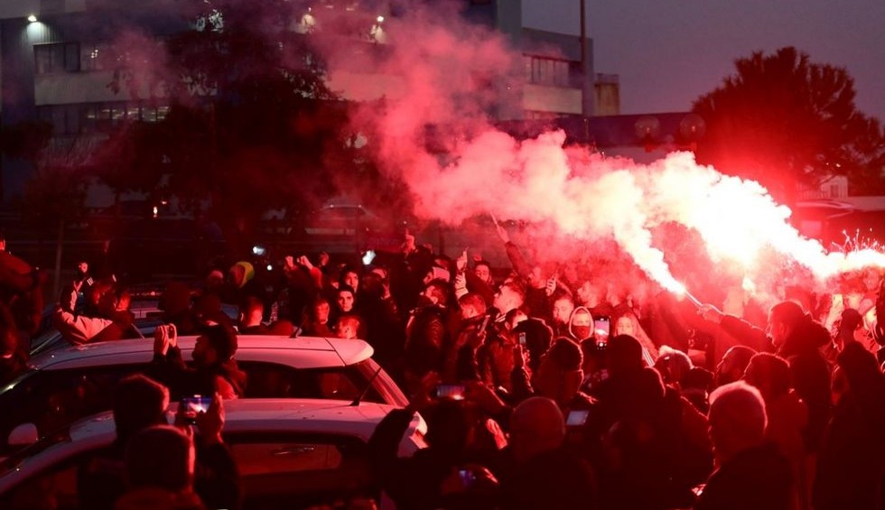 A generic square placeholder image with rounded corners in a figure.