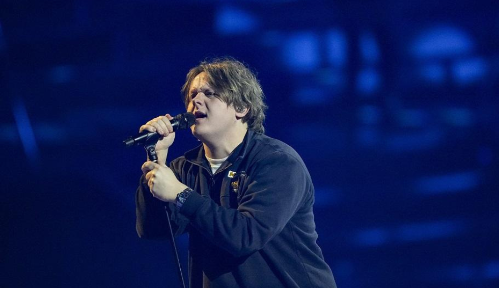 A generic square placeholder image with rounded corners in a figure.