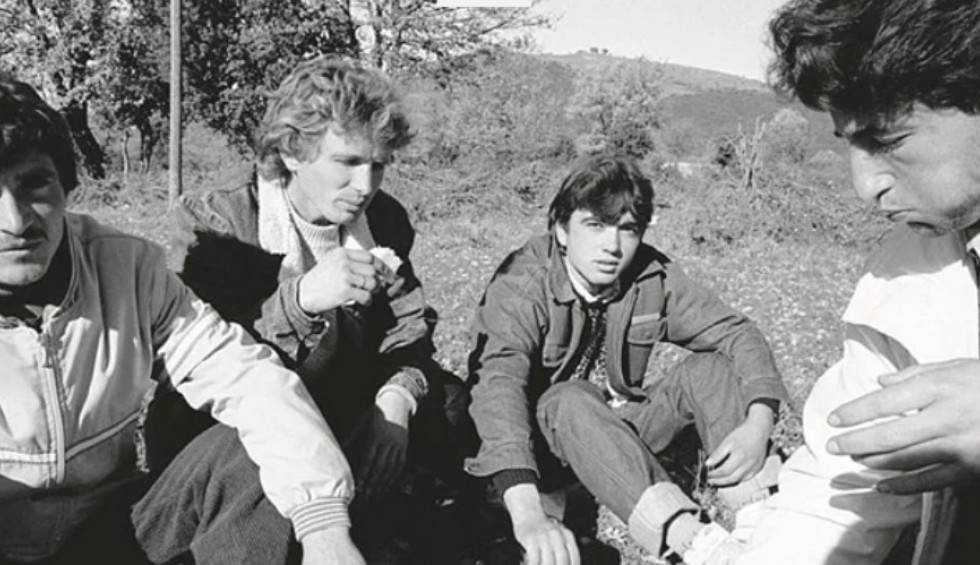 A generic square placeholder image with rounded corners in a figure.