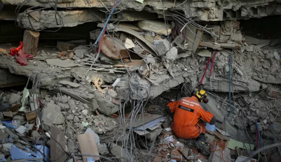 A generic square placeholder image with rounded corners in a figure.