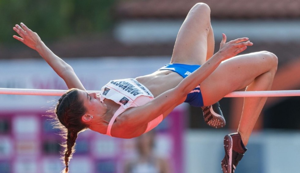 A generic square placeholder image with rounded corners in a figure.