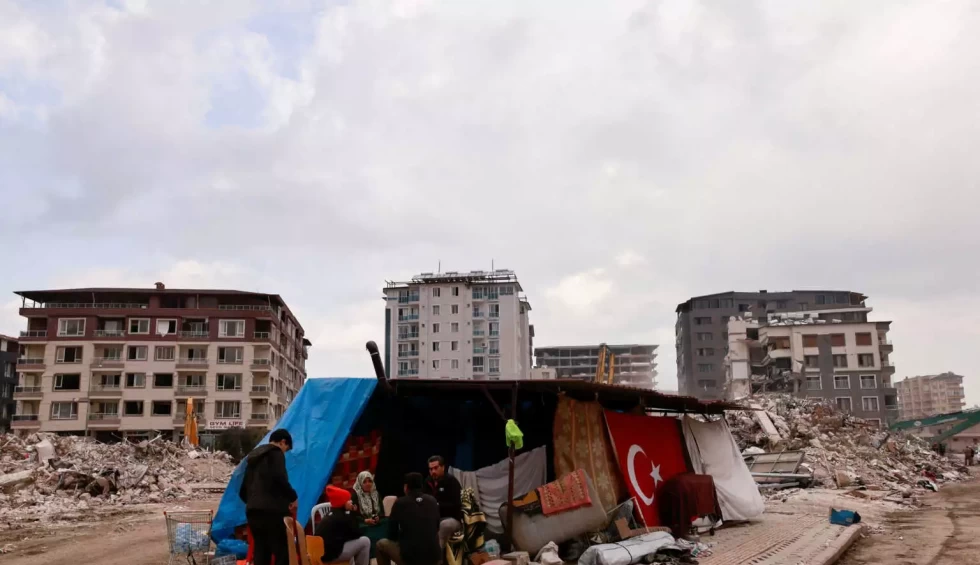 A generic square placeholder image with rounded corners in a figure.