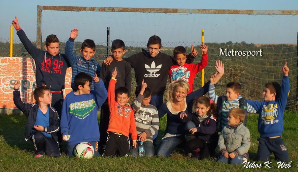 A generic square placeholder image with rounded corners in a figure.