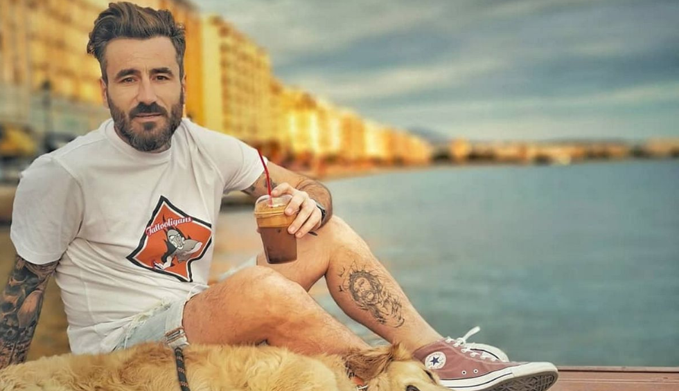 A generic square placeholder image with rounded corners in a figure.