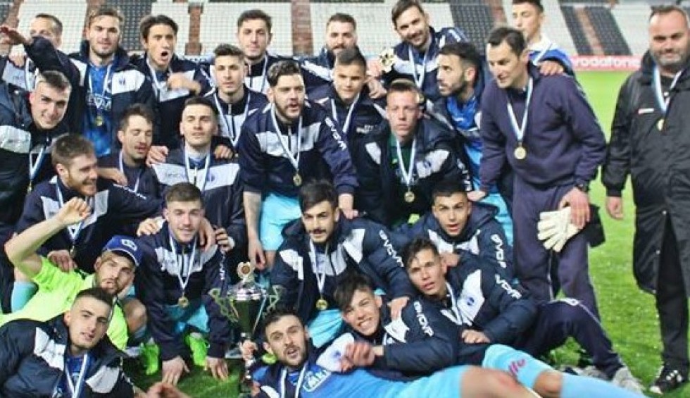 A generic square placeholder image with rounded corners in a figure.