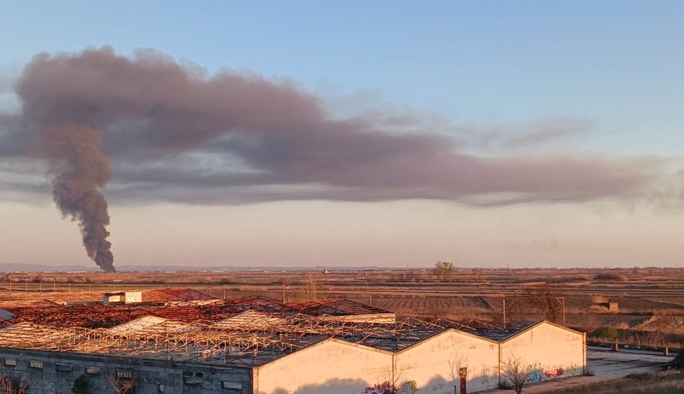 A generic square placeholder image with rounded corners in a figure.