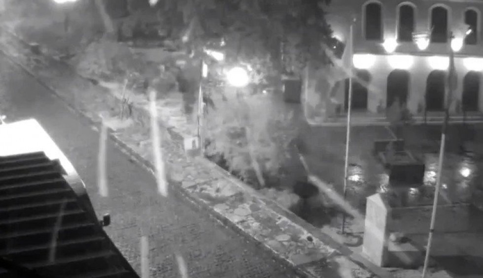 A generic square placeholder image with rounded corners in a figure.