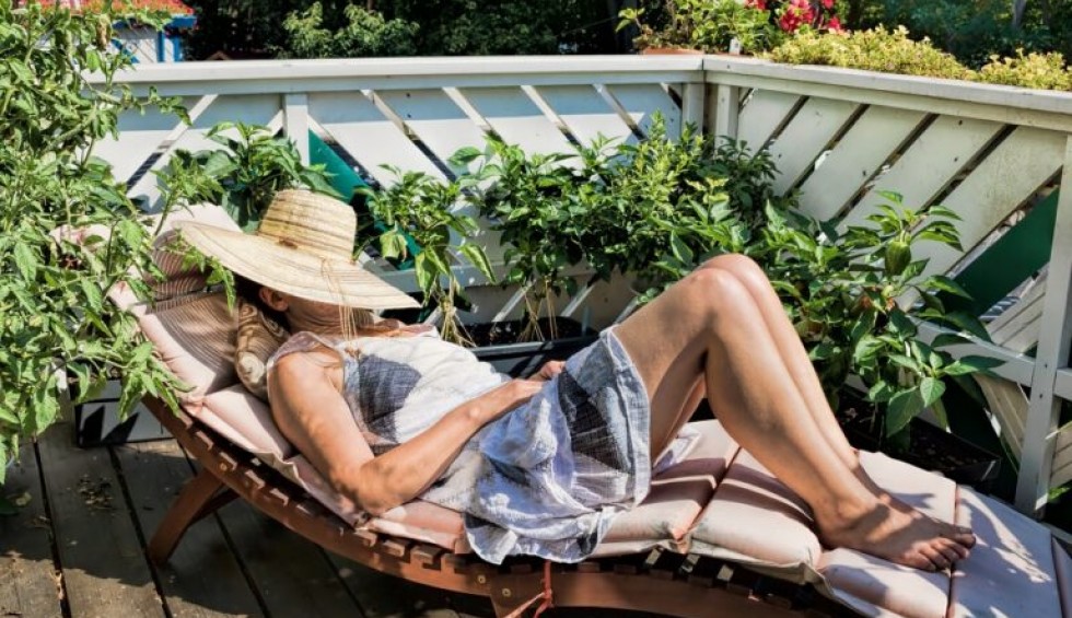 A generic square placeholder image with rounded corners in a figure.