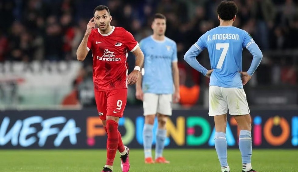 A generic square placeholder image with rounded corners in a figure.