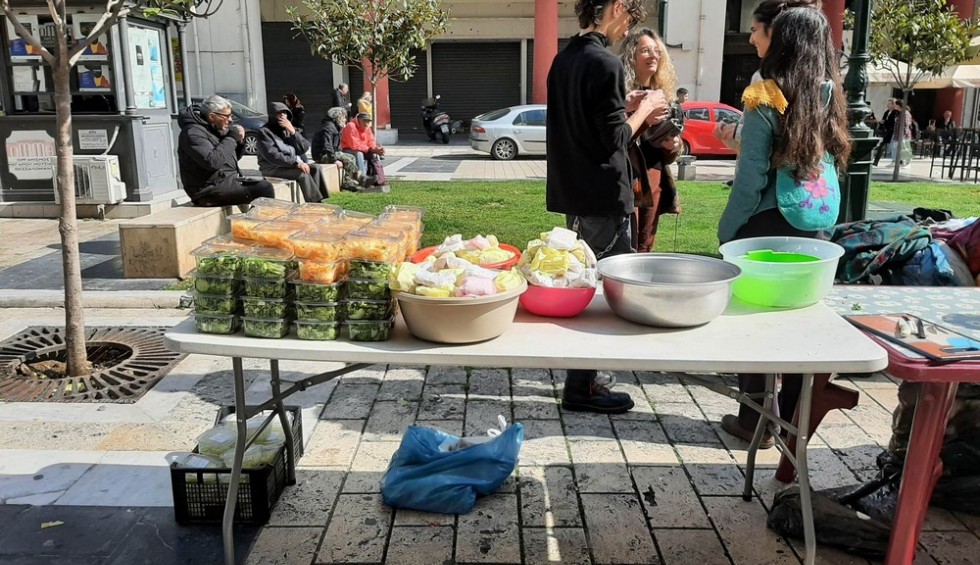 A generic square placeholder image with rounded corners in a figure.