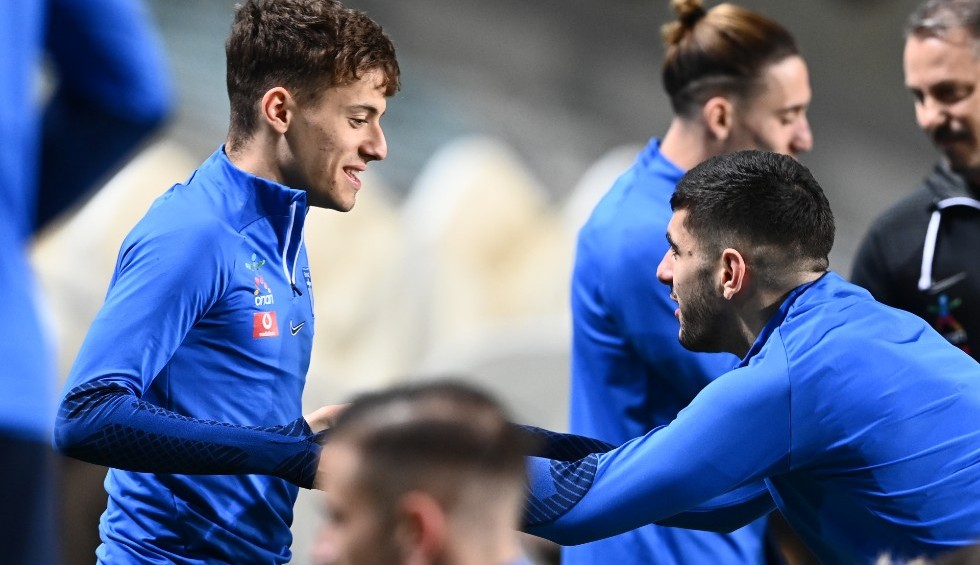 A generic square placeholder image with rounded corners in a figure.