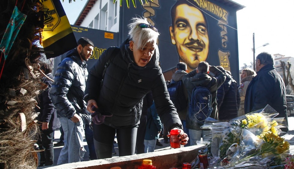 A generic square placeholder image with rounded corners in a figure.