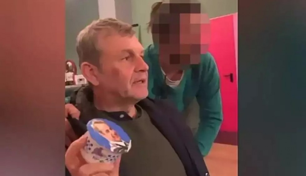 A generic square placeholder image with rounded corners in a figure.