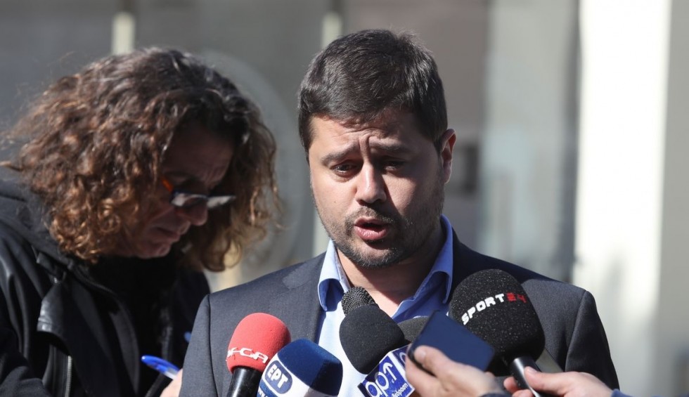 A generic square placeholder image with rounded corners in a figure.