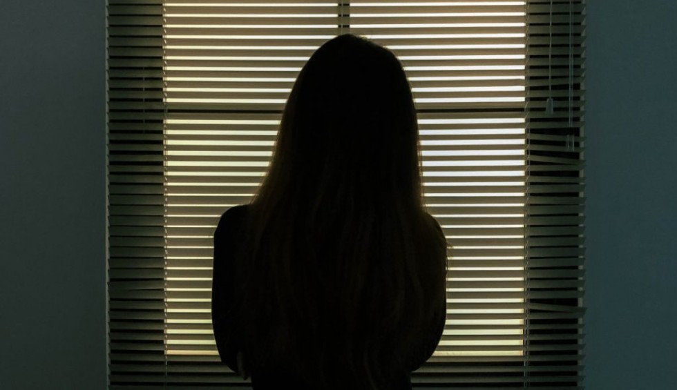 A generic square placeholder image with rounded corners in a figure.