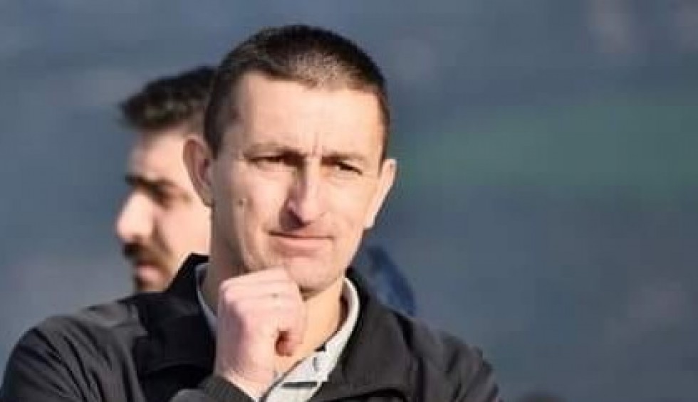 A generic square placeholder image with rounded corners in a figure.