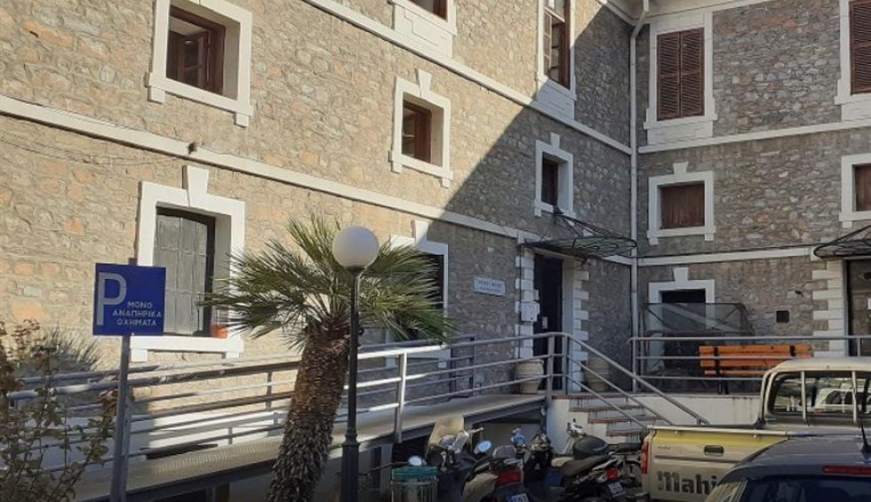 A generic square placeholder image with rounded corners in a figure.