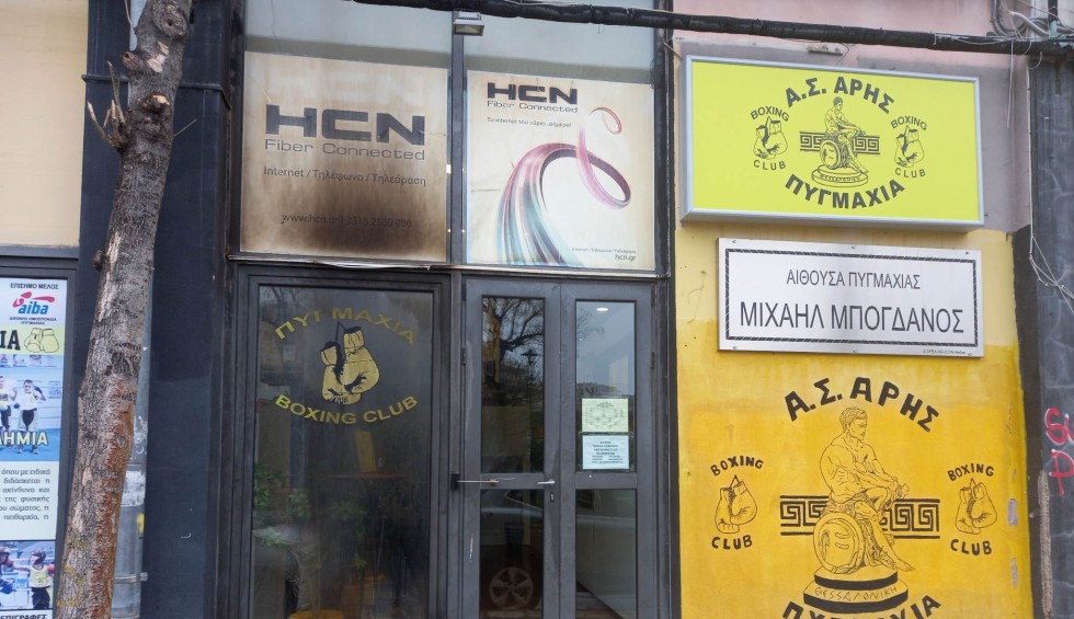 A generic square placeholder image with rounded corners in a figure.