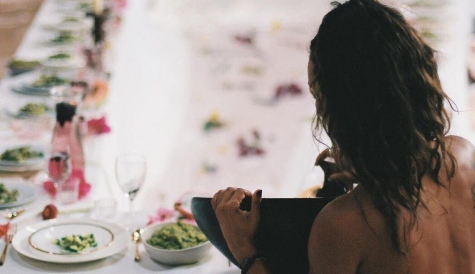 A generic square placeholder image with rounded corners in a figure.