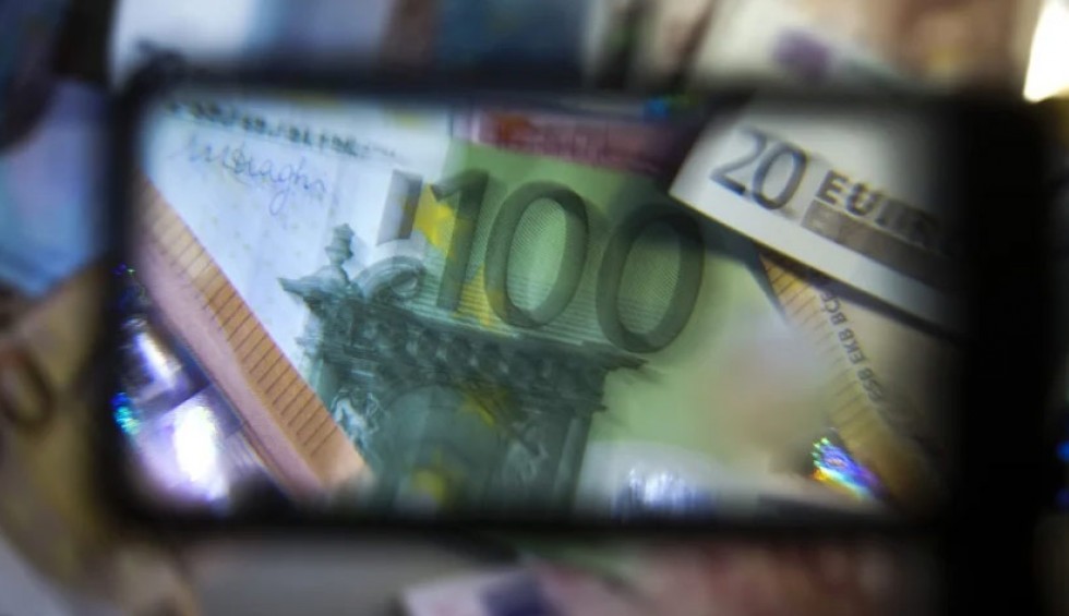 A generic square placeholder image with rounded corners in a figure.