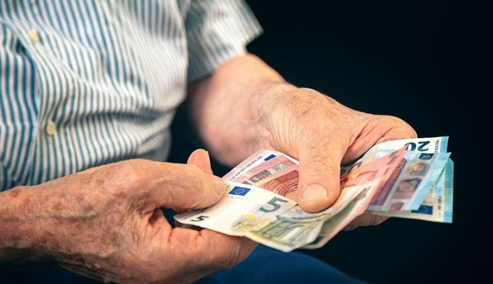 A generic square placeholder image with rounded corners in a figure.