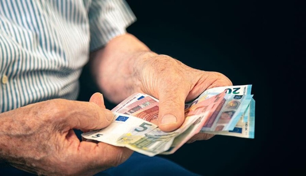 A generic square placeholder image with rounded corners in a figure.