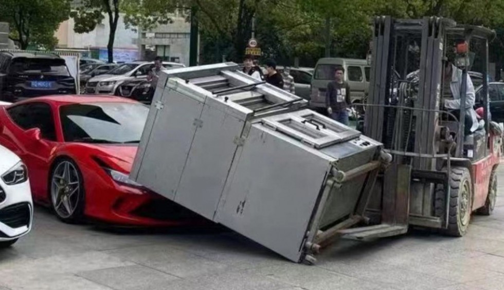 A generic square placeholder image with rounded corners in a figure.