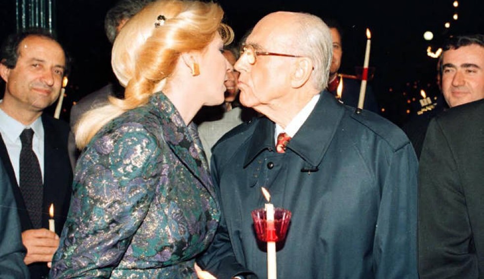 A generic square placeholder image with rounded corners in a figure.