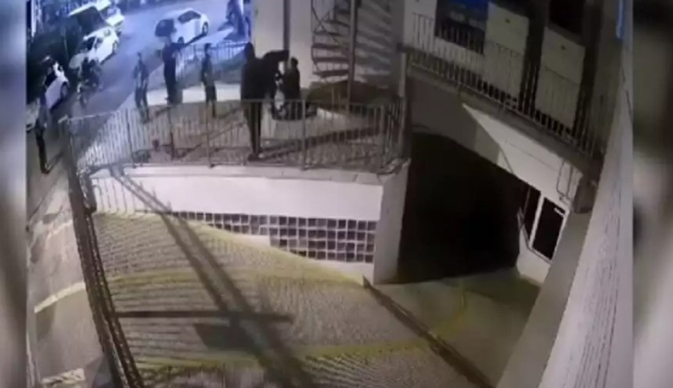 A generic square placeholder image with rounded corners in a figure.