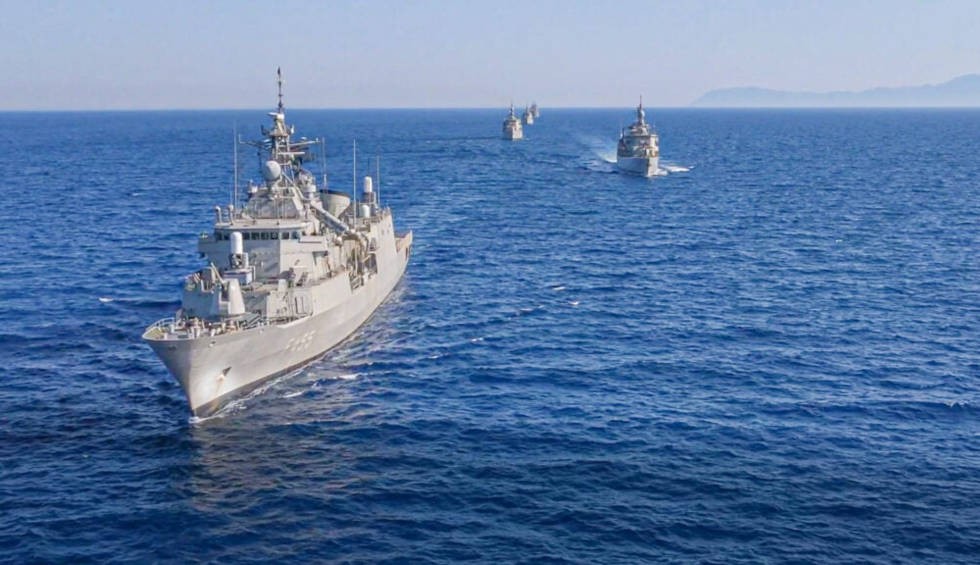 A generic square placeholder image with rounded corners in a figure.