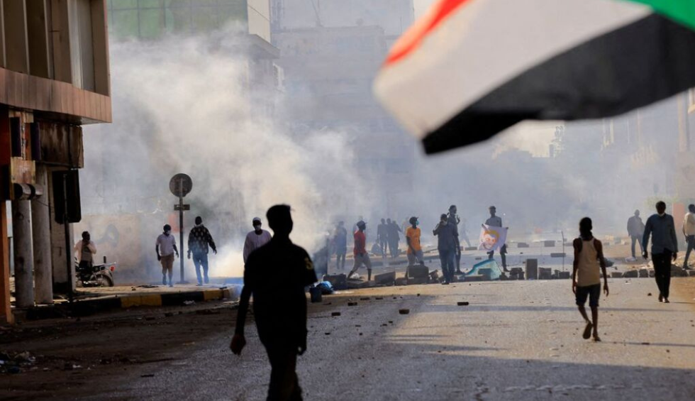 A generic square placeholder image with rounded corners in a figure.