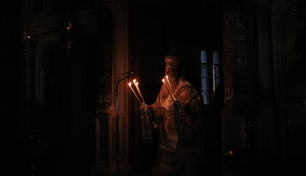 A generic square placeholder image with rounded corners in a figure.