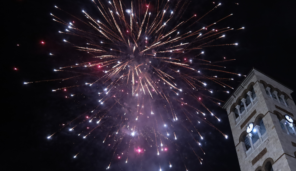 A generic square placeholder image with rounded corners in a figure.