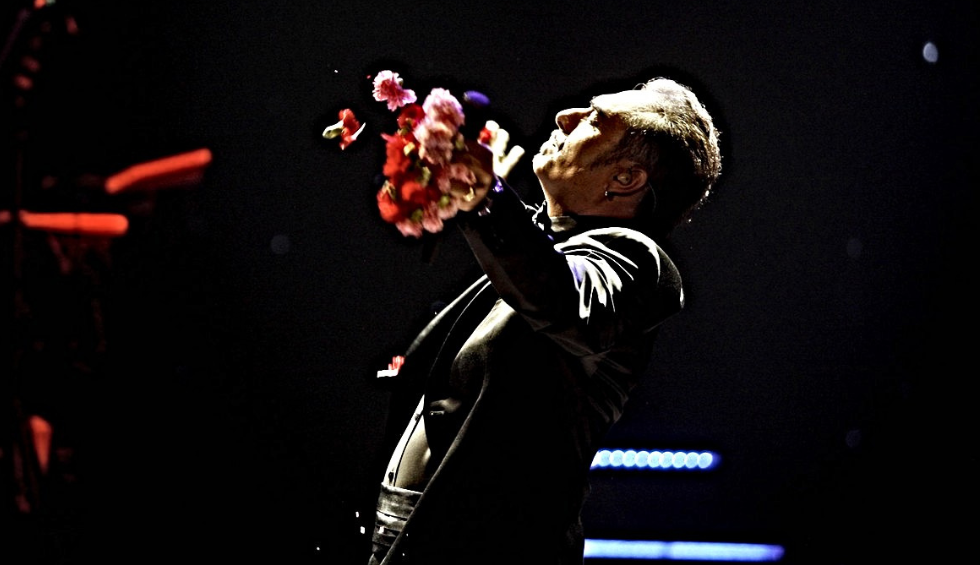 A generic square placeholder image with rounded corners in a figure.